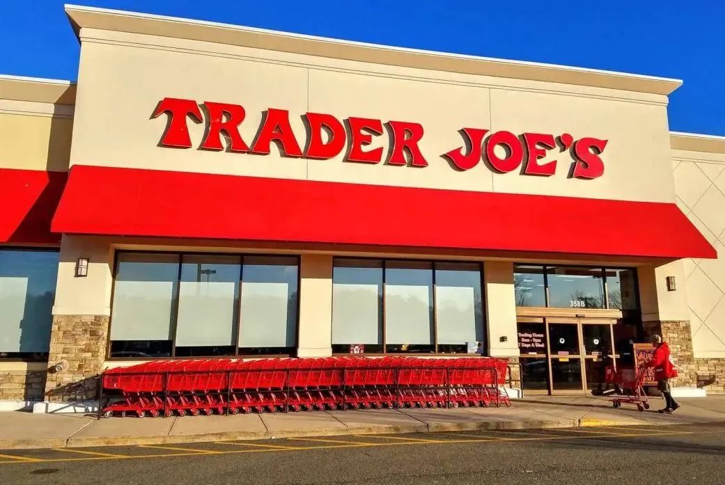 深圳品牌設(shè)計(jì)｜北美寶藏超市Trader Joe's，為何大受“精致?lián)浮比巳簹g迎？